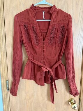 FREE PEOPLE EUC Sweet Memories Rust Crochet Lace Detail Blouse Women’s Size XS